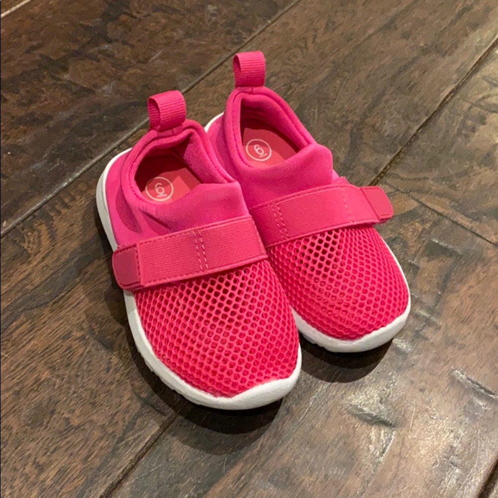Toddler girl’s Cat & Jack water shoes size 6